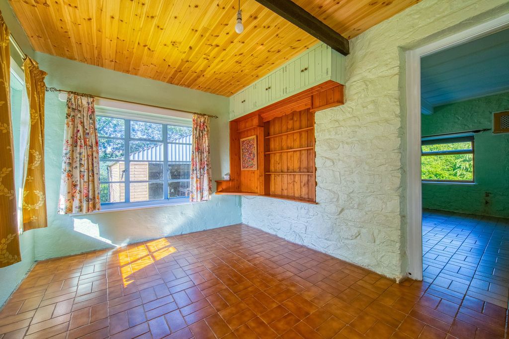 Property photo 3 of 44