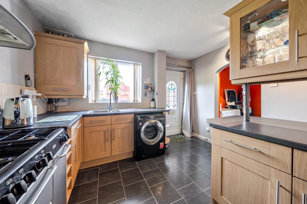 Property photo 3 of 25 Kitchen