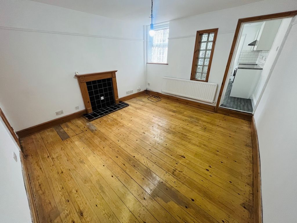 Property photo 3 of 12 Image