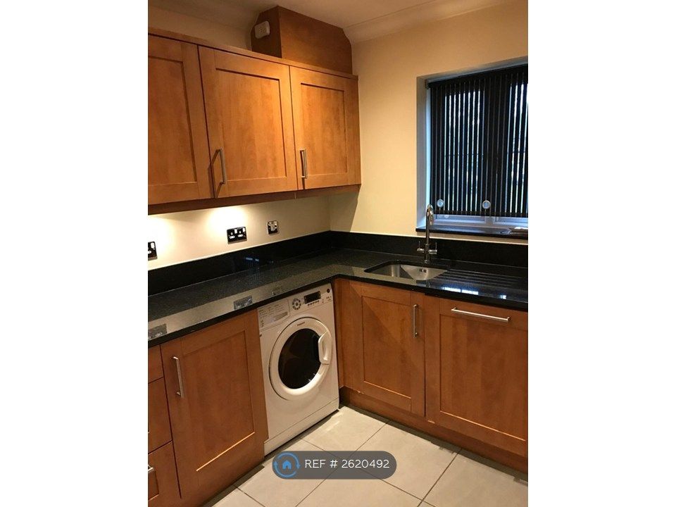 Property photo 3 of 8 Kitchen