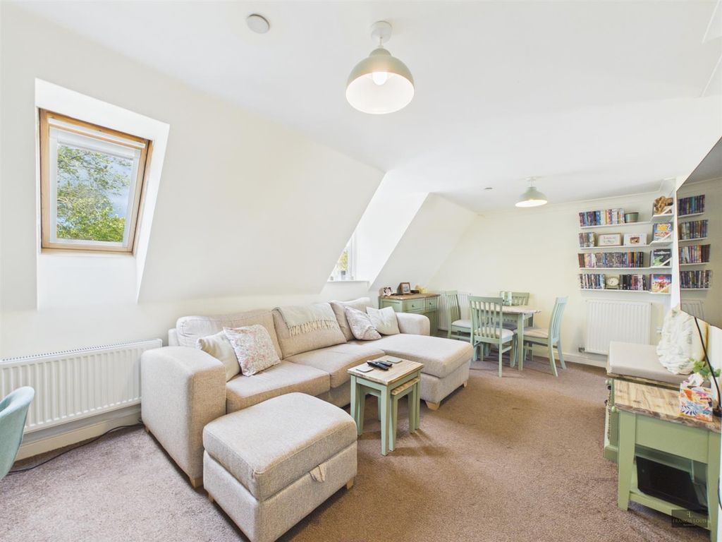 Property photo 2 of 23 Cam02887G0-Pr0741-Still023.Jpg