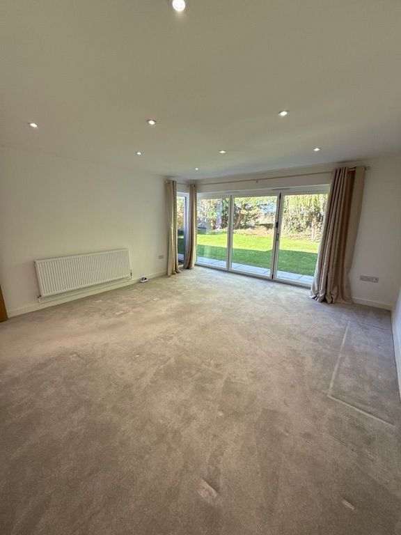 Property photo 2 of 11 Lounge - Damson