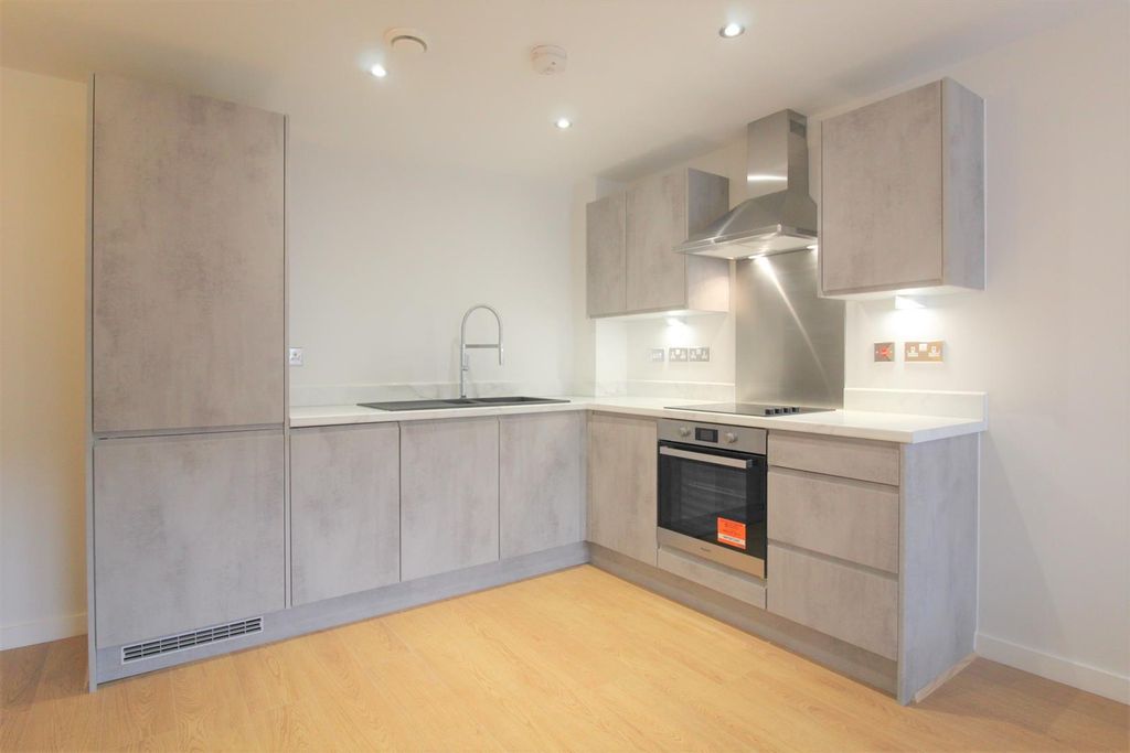 Property photo 3 of 8 Kitchen