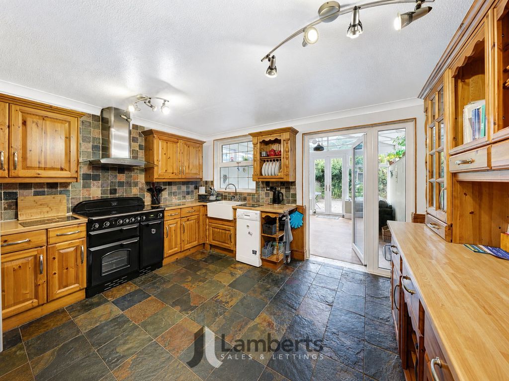 Property photo 2 of 19 Kitchen