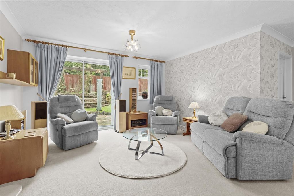 Property photo 3 of 18 Sitting Room Area