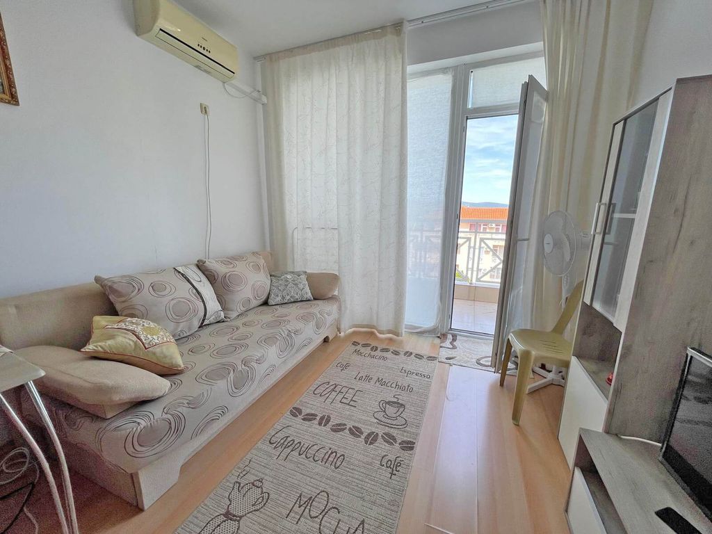 Property photo 2 of 12
