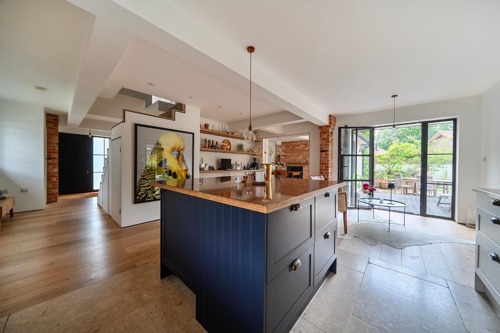 Property photo 3 of 20 1-6A196Dd877626-1468597-13-6A1873012E8Df-1.Jpg