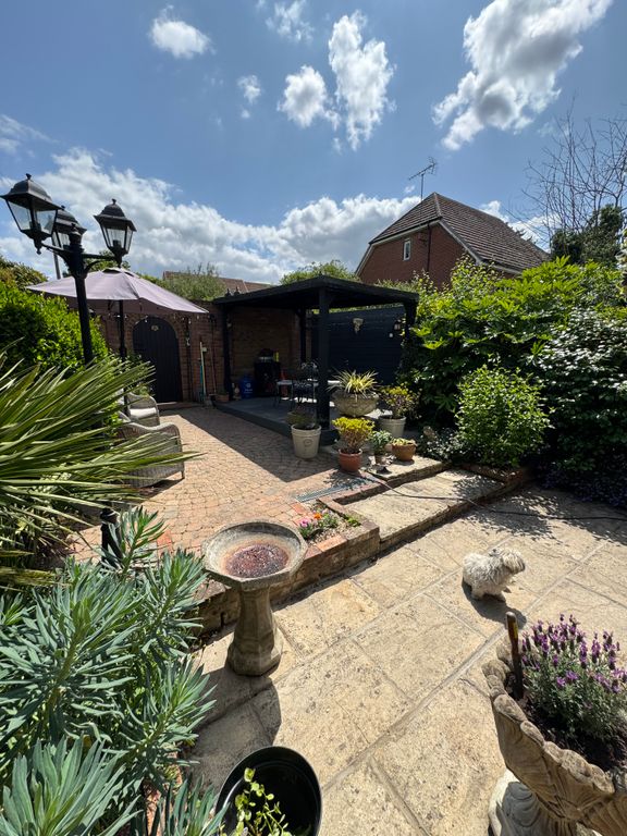 Property photo 3 of 18 Garden 1