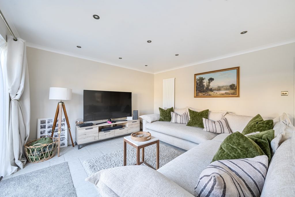 Property photo 2 of 17 138377012692F21c4B7B1A