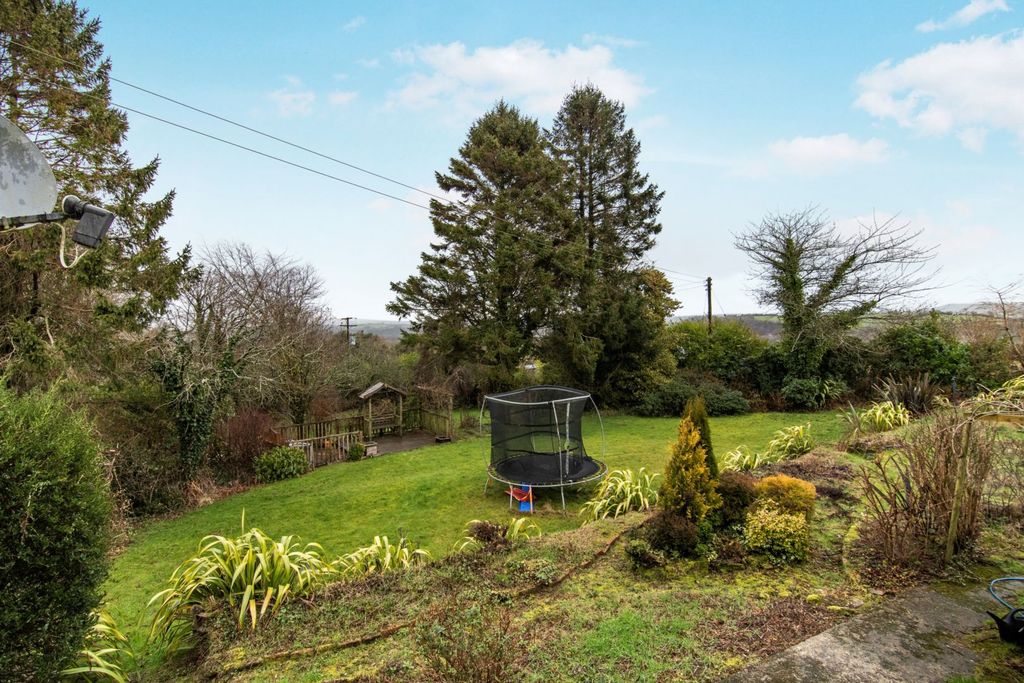 Property photo 2 of 26