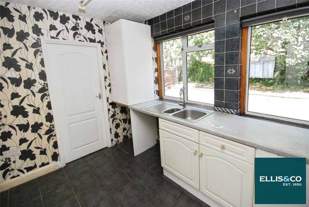 Property photo 3 of 11 Picture No. 02