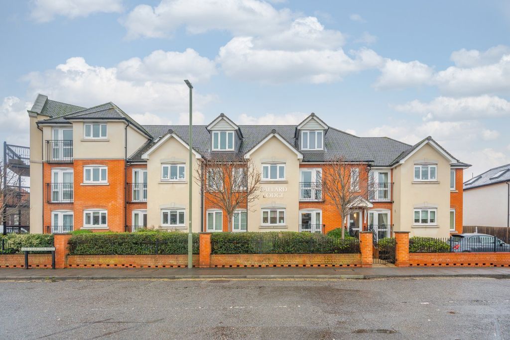 Property photo 1 of 12