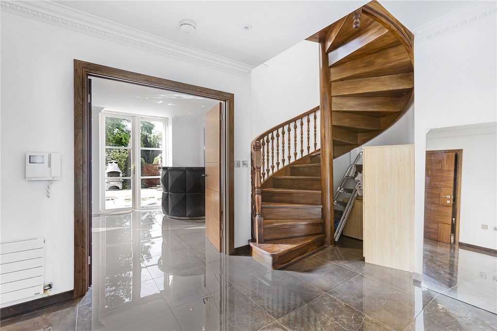 Property photo 2 of 31 Picture No. 35