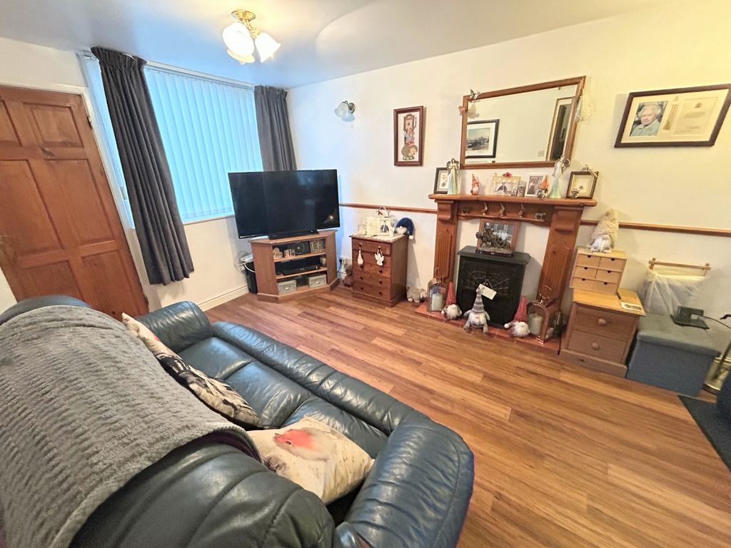 Property photo 2 of 24 Lounge