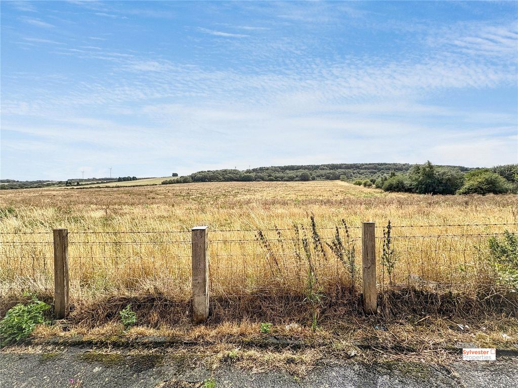 Property photo 2 of 17 Picture No. 16