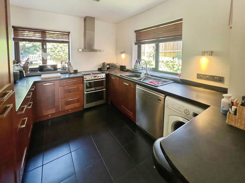 Property photo 2 of 25