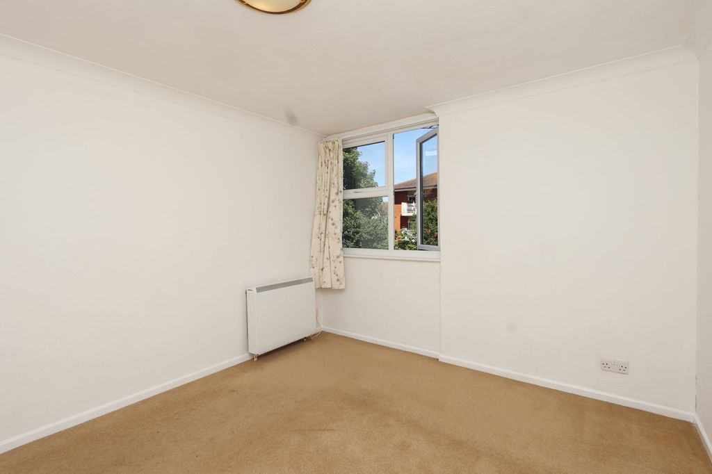 Property photo 3 of 10 Bedroom