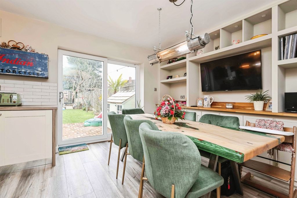 Property photo 3 of 19