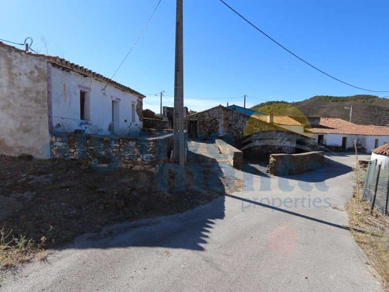 Property photo 2 of 8