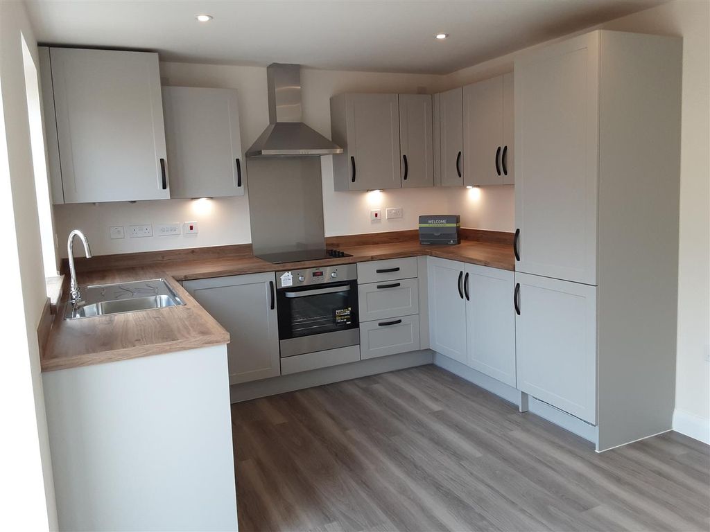 Property photo 3 of 11 Kitchen Diner