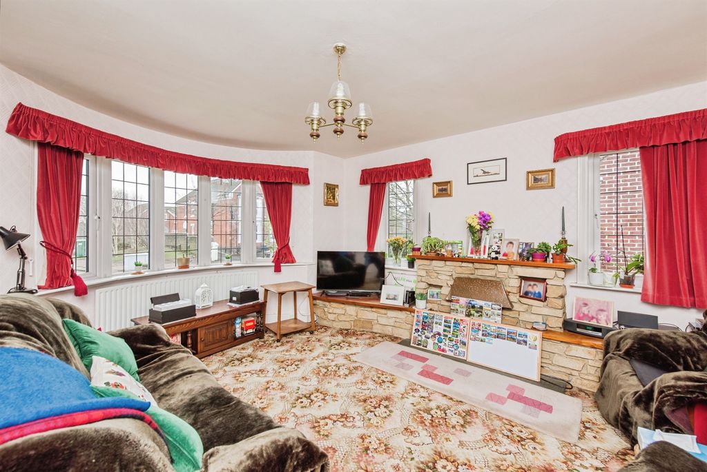 Property photo 2 of 20