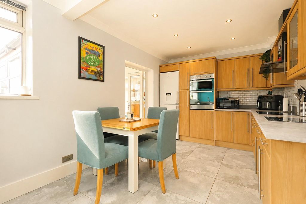 Property photo 2 of 22 Kitchen Diner