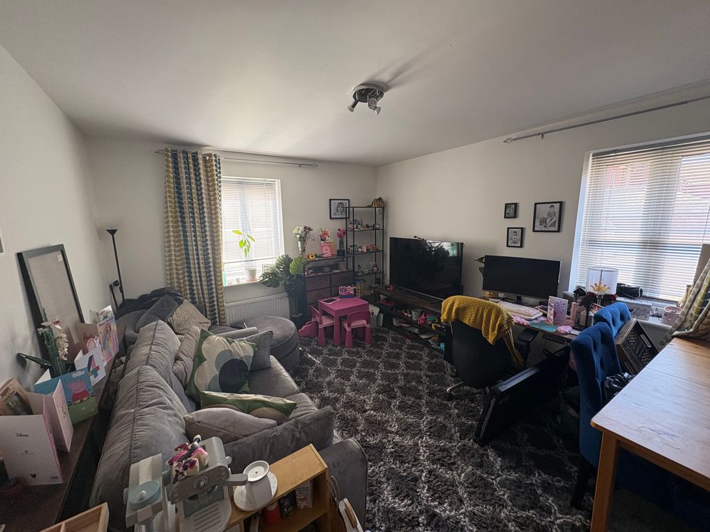 Property photo 3 of 7 Living Room