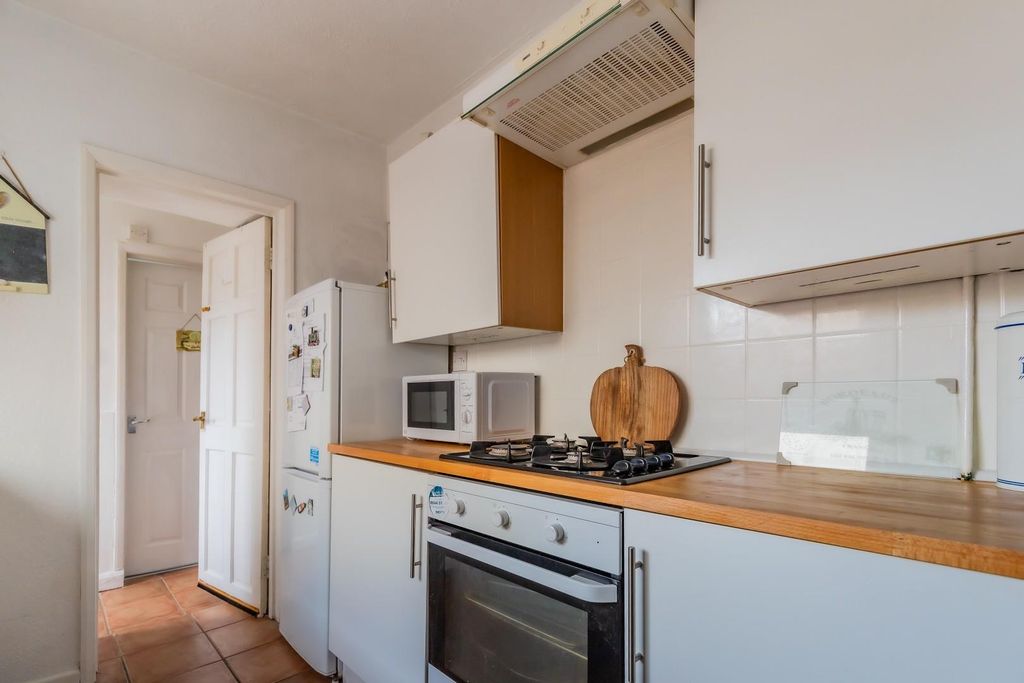 Property photo 3 of 16 Kitchen