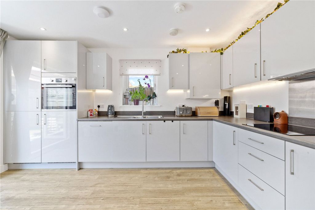 Property photo 2 of 18 Kitchen