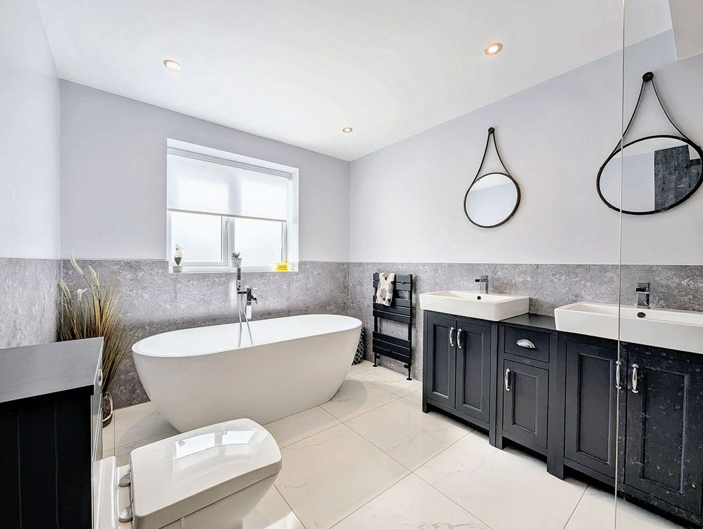 Property photo 2 of 26