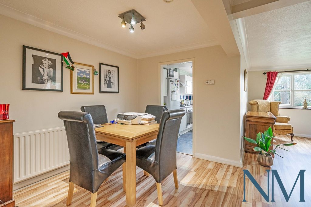 Property photo 3 of 11 Gallery