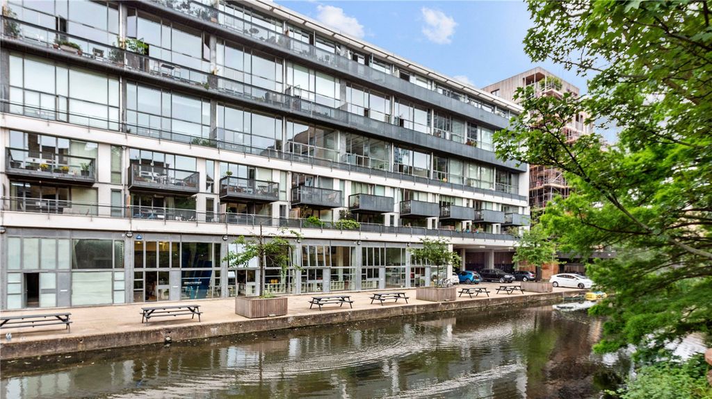 Property photo 2 of 15 Canal View