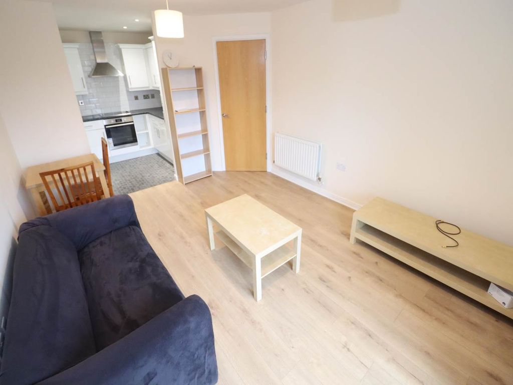 Property photo 3 of 6 Lounge