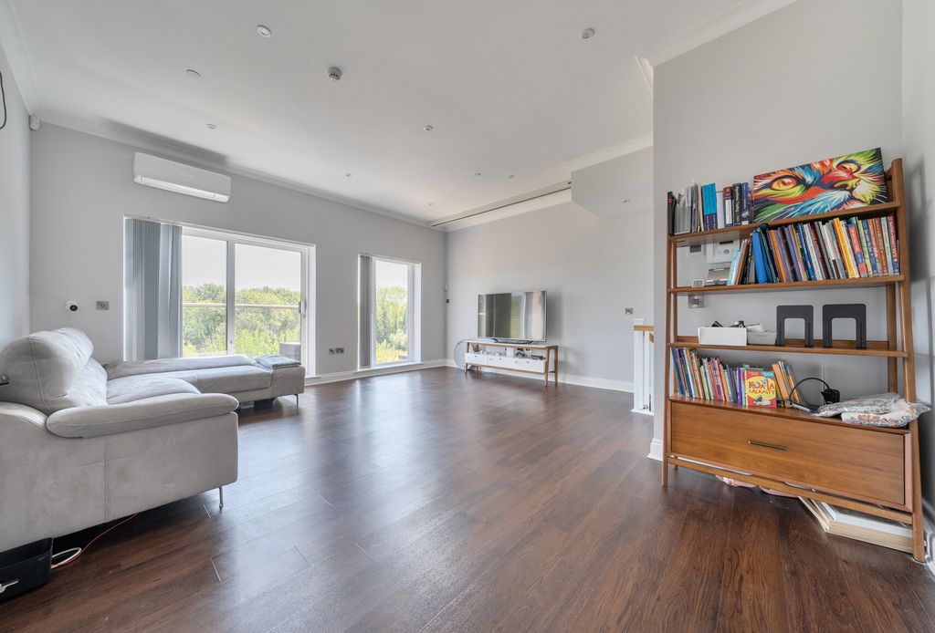 Property photo 3 of 23 1488752-12-6A58E3...