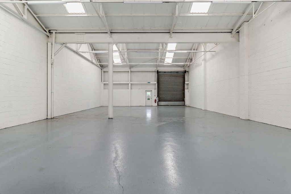 Property photo 3 of 9 8562939-Interior08-800