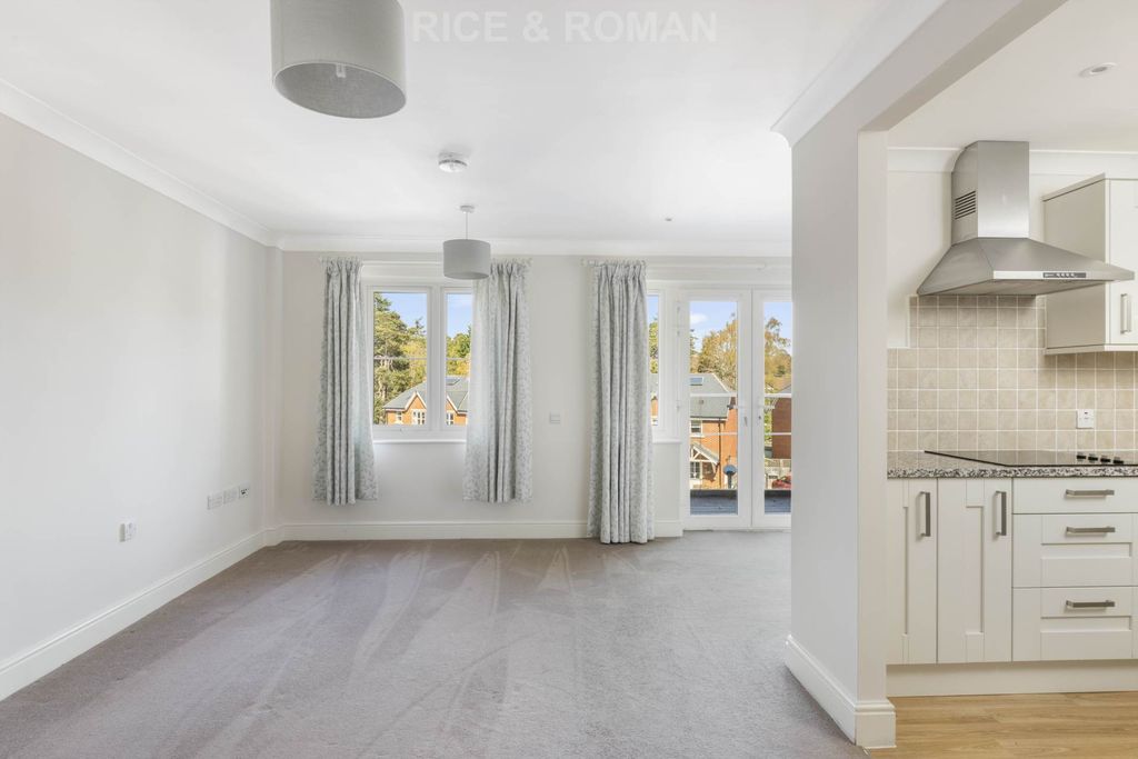 Property photo 2 of 24