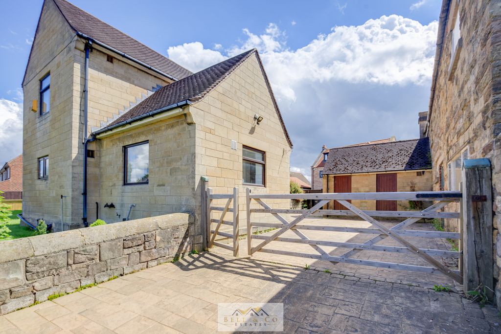 Property photo 2 of 34