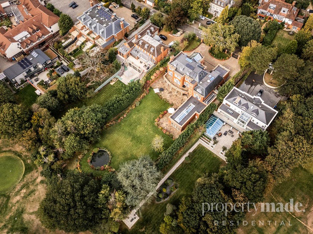 Property photo 2 of 32 Picture No. 52