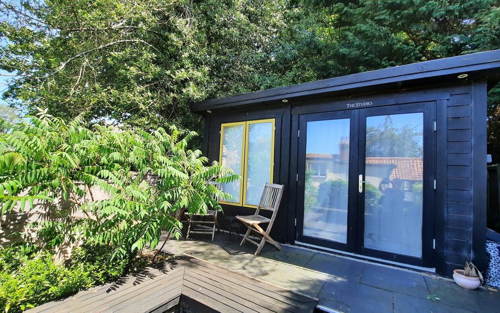 Property photo 3 of 25