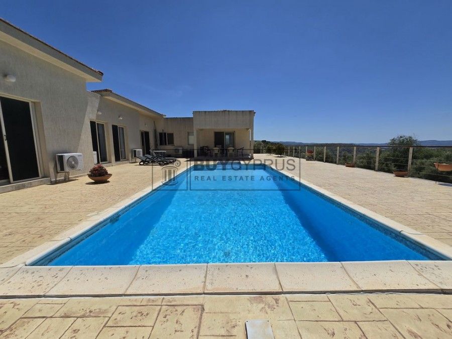 Property photo 2 of 54