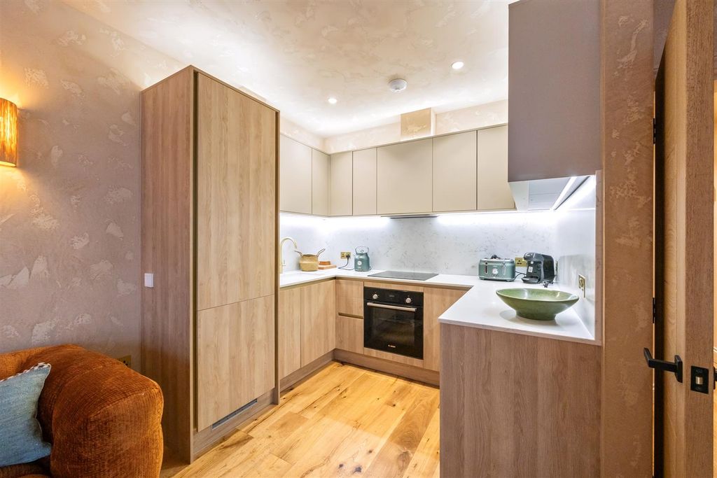 Property photo 2 of 28 Ground Floor Flat-009.Jpg