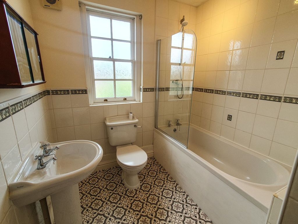 Property photo 3 of 14 Bathroom