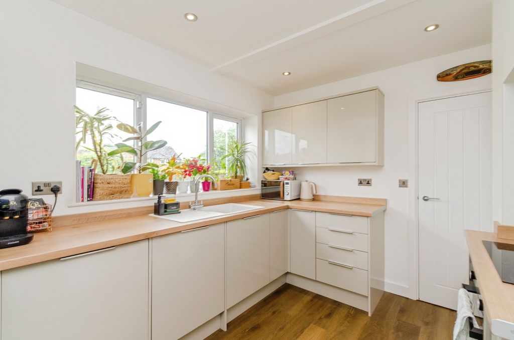 Property photo 3 of 15 Kitchen