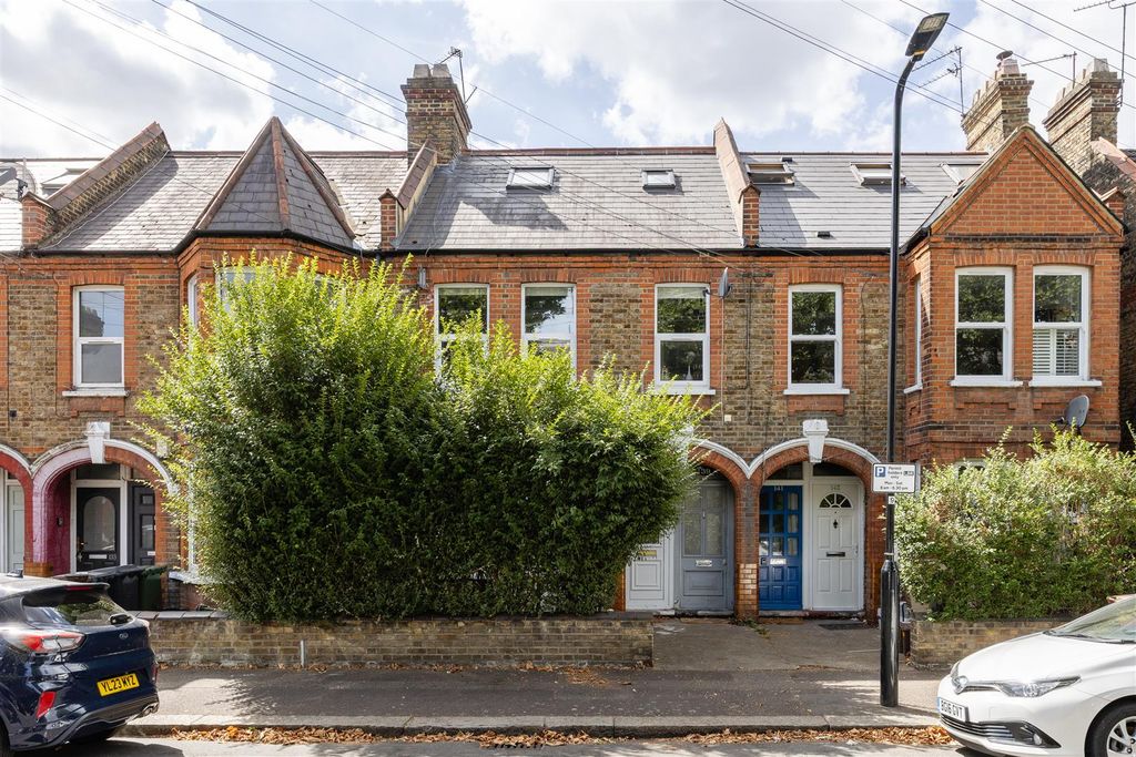 Property photo 1 of 30 Blyth Road, E17