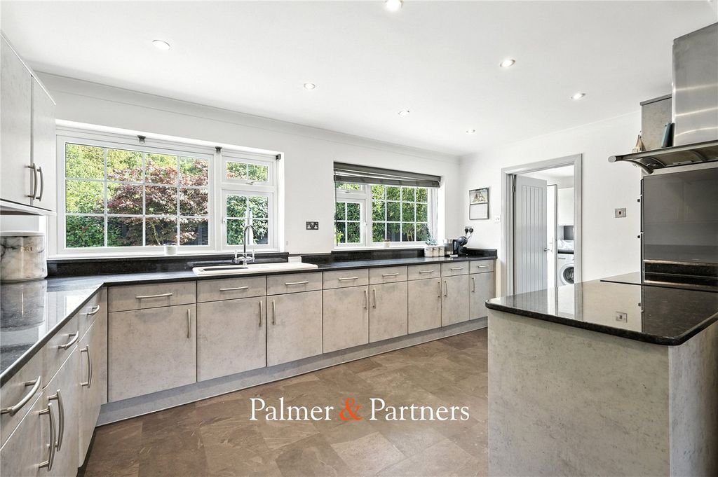Property photo 2 of 39 Picture No. 29