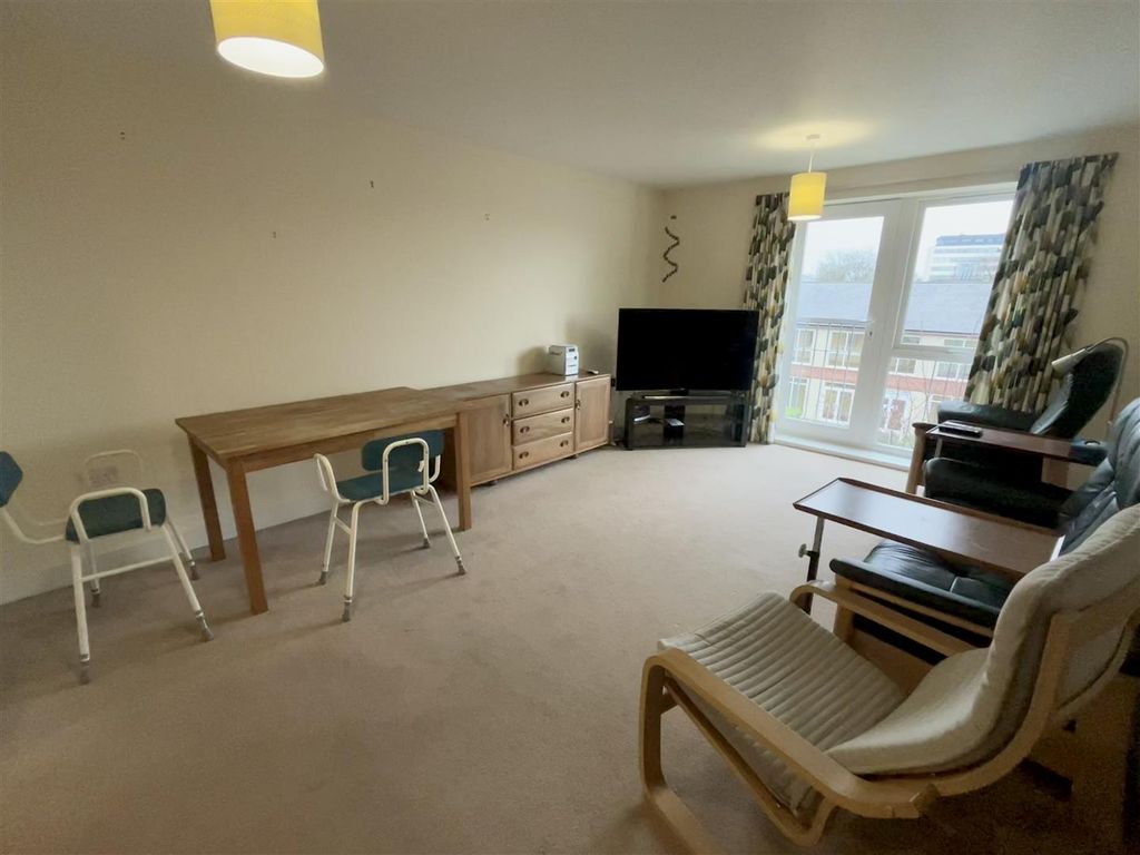 Property photo 3 of 19 Living/Dining Room