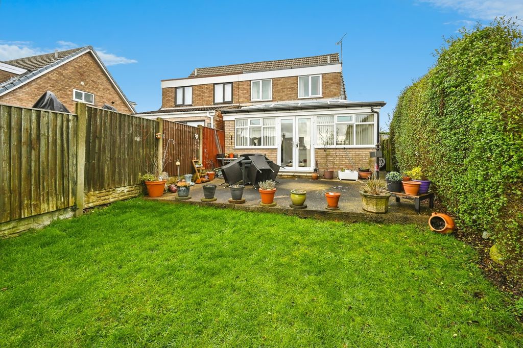 Property photo 2 of 18 Garden