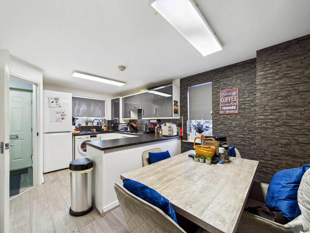 Property photo 2 of 14 Kitchen