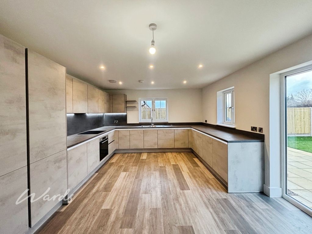 Property photo 3 of 12 Kitchen