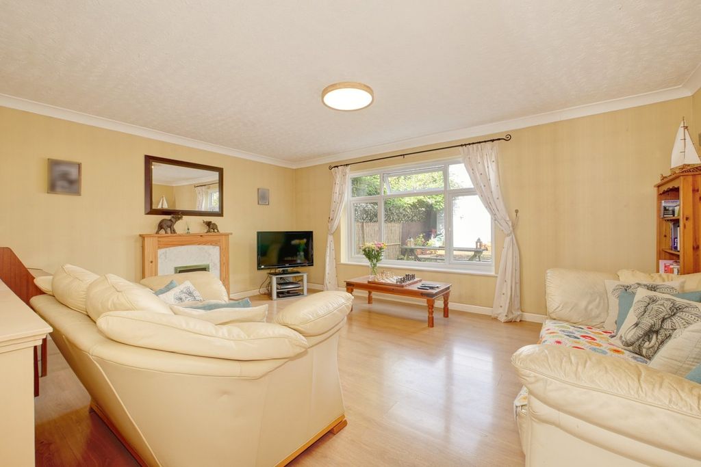 Property photo 3 of 23
